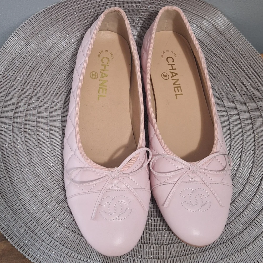 CHANEL Light Pink Quilted Leather Ballet Flats with Bow - Picture 2 of 10